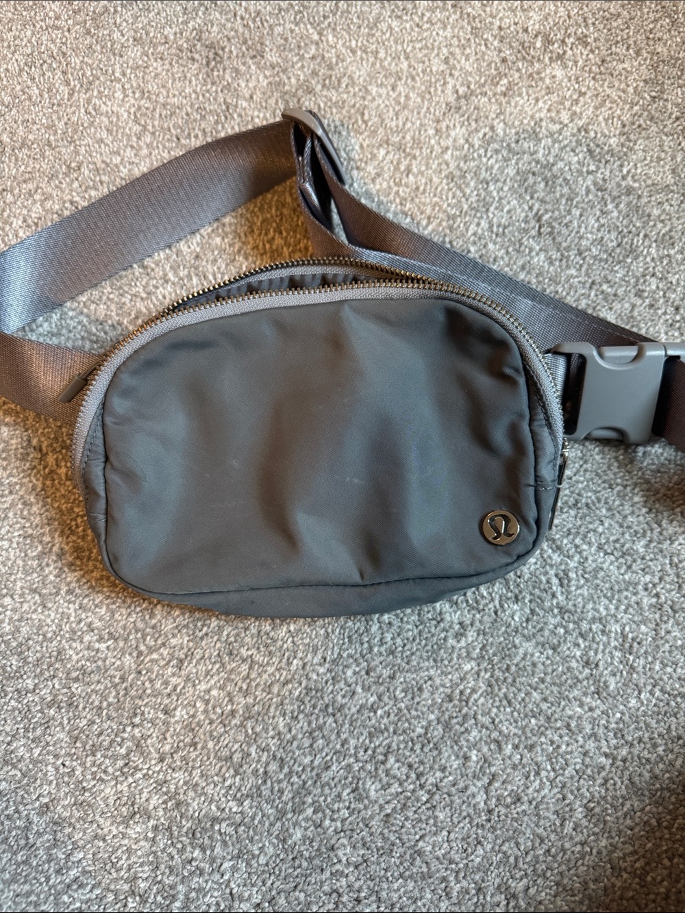 lululemon athletica dark grey Everywhere Belt Bag